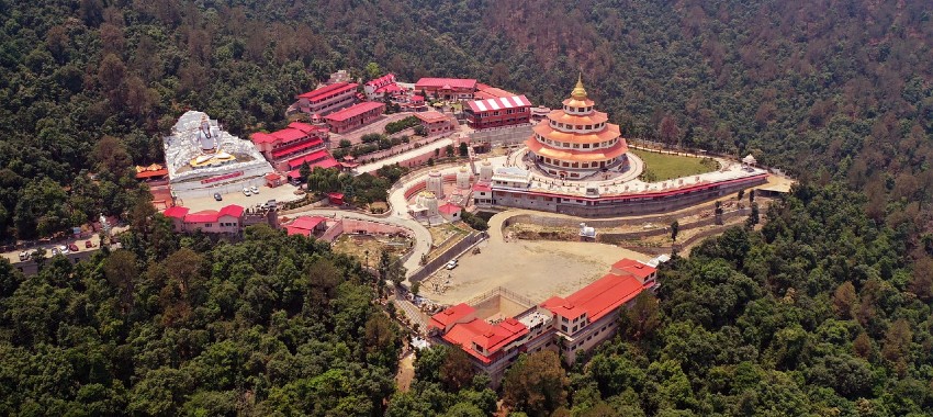 qué es un ashram imagen aérea de un ashram desde el cielo